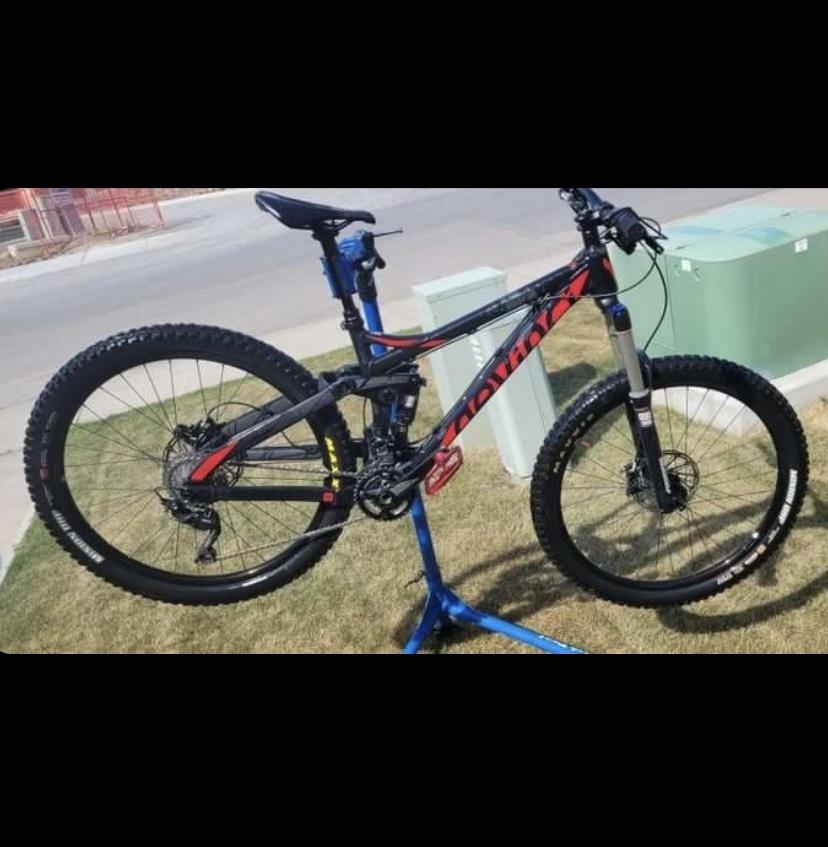 2017 Devinci Troy S Black and Red